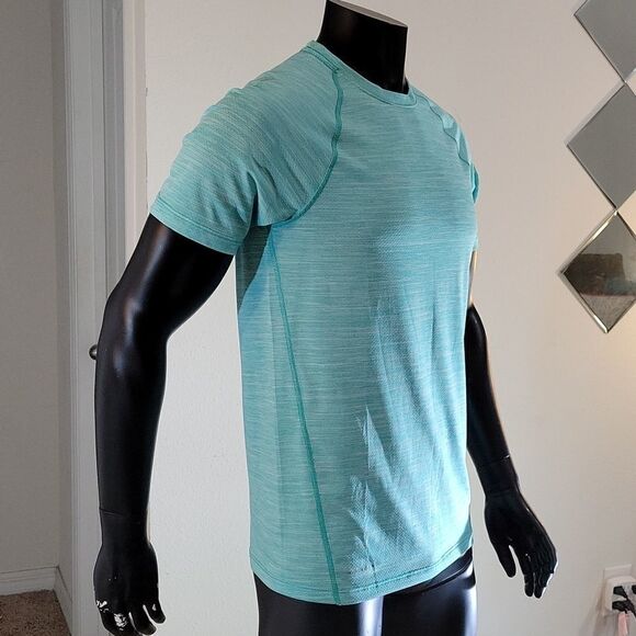 BRAND NEW SEAMLESS PERFORMANCE LAYER 8 QWICK-DRY T-SHIRT - Picture 7 of 15